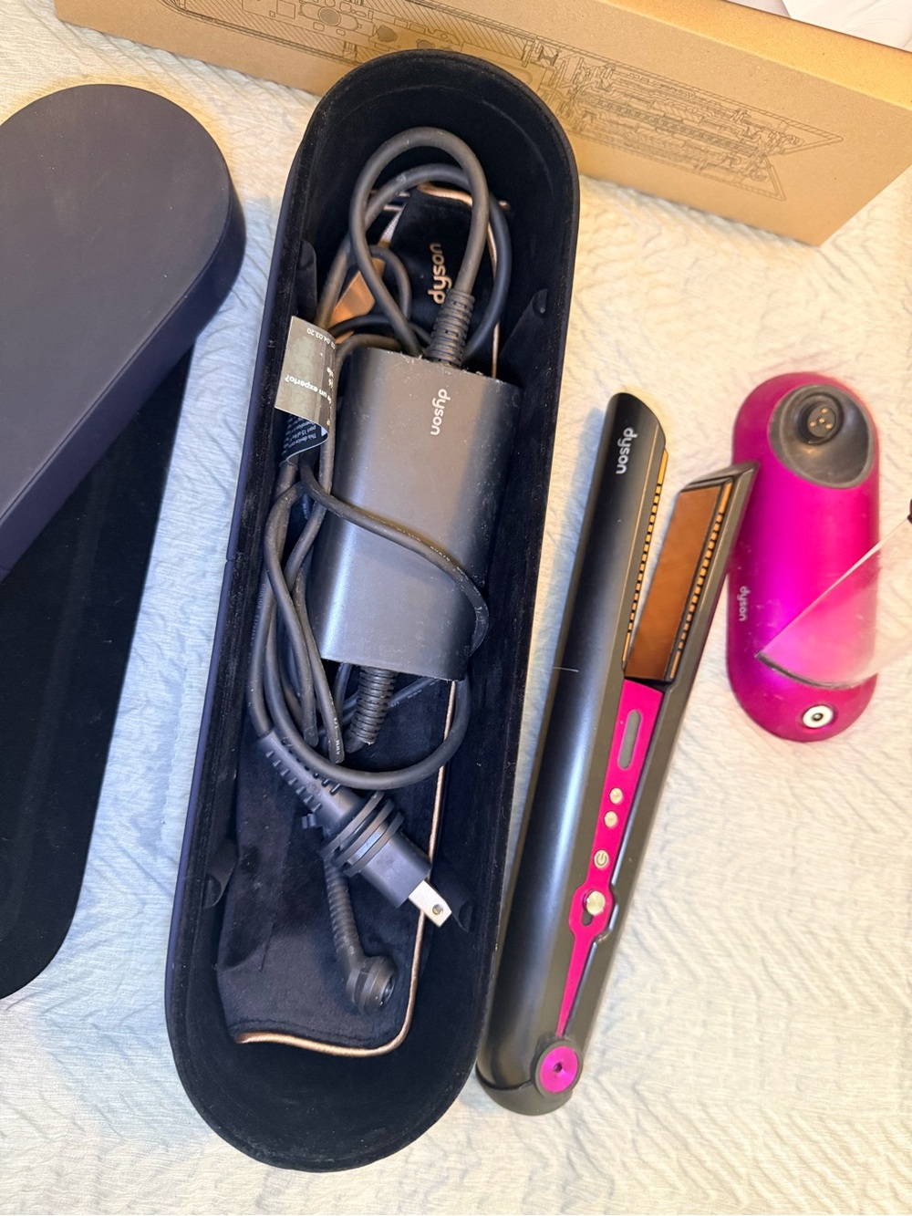 Dyson Corrale Cordless Hair Straightener in Magenta and Black - Picture 3 of 7